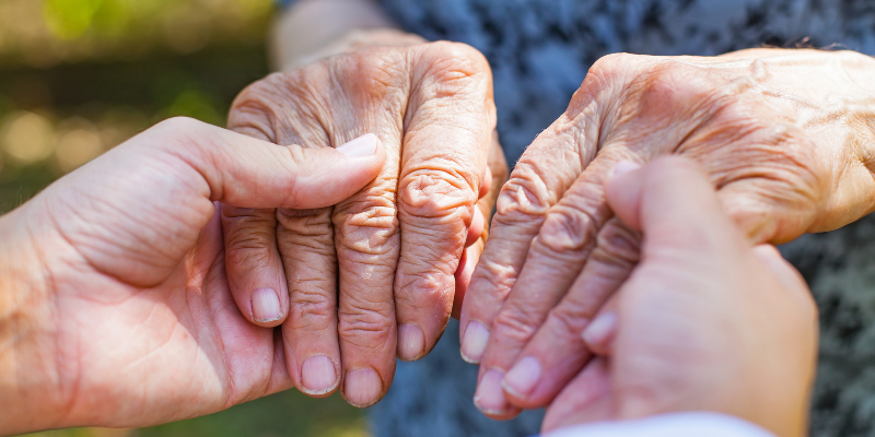 Shutterstock ayuda - Les chutes, un indicateur précoce de la maladie de Parkinson